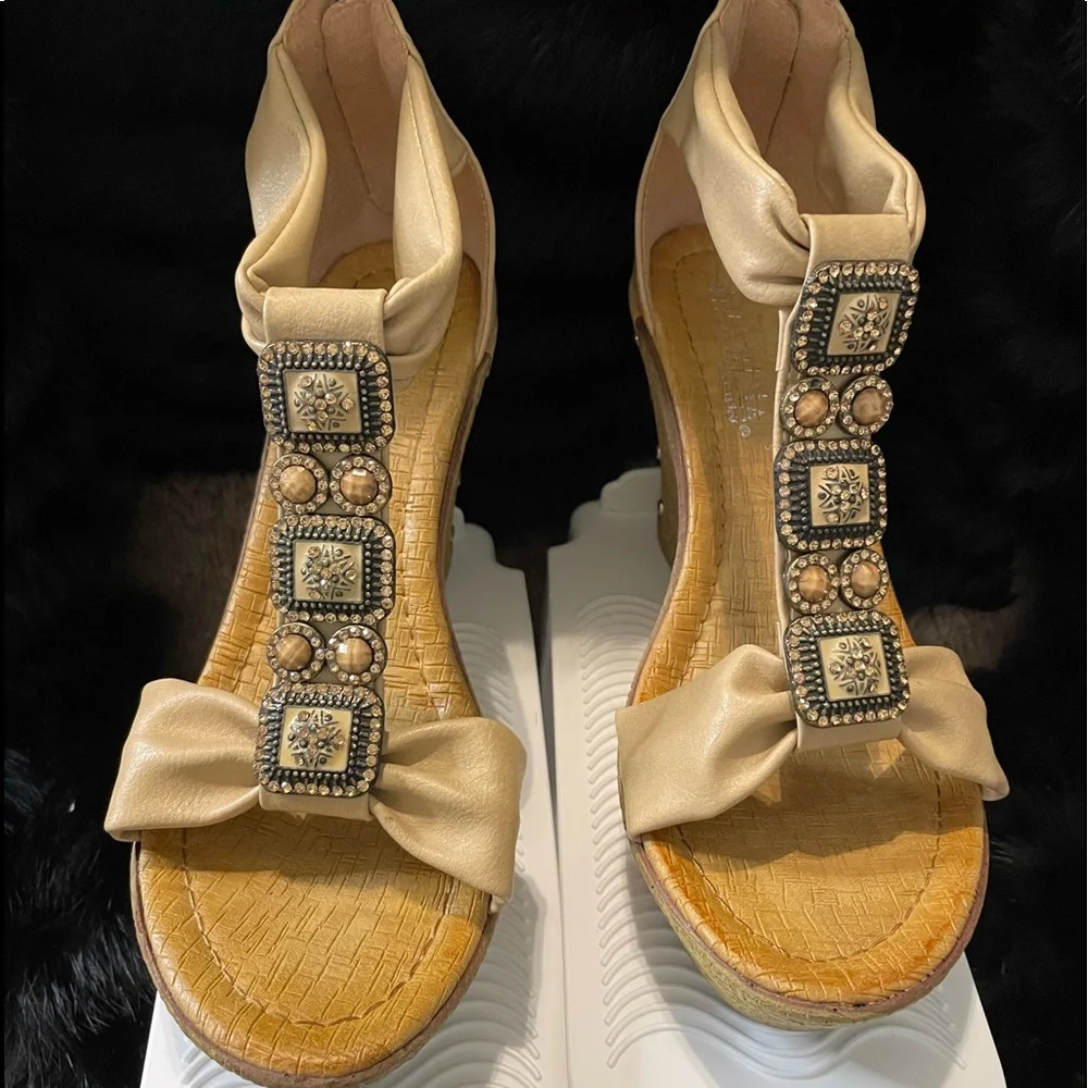 Tan wedges - Picture 1 of 5
